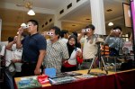 asyik melihat gambar 3D dan film 3D